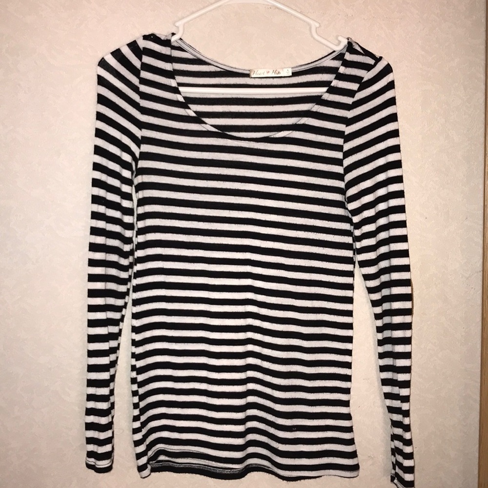 Striped black and white long sleeved top